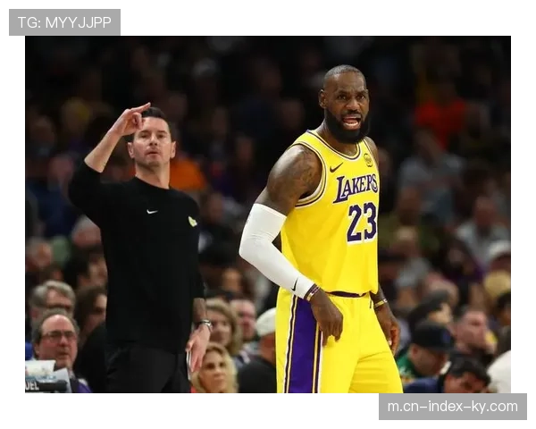 詹姆斯末节10分扛起湖人 雷迪克信任老将收获逆转胜利 詹姆斯末节10分扛起湖人 雷迪克信任老将收获逆转胜利
